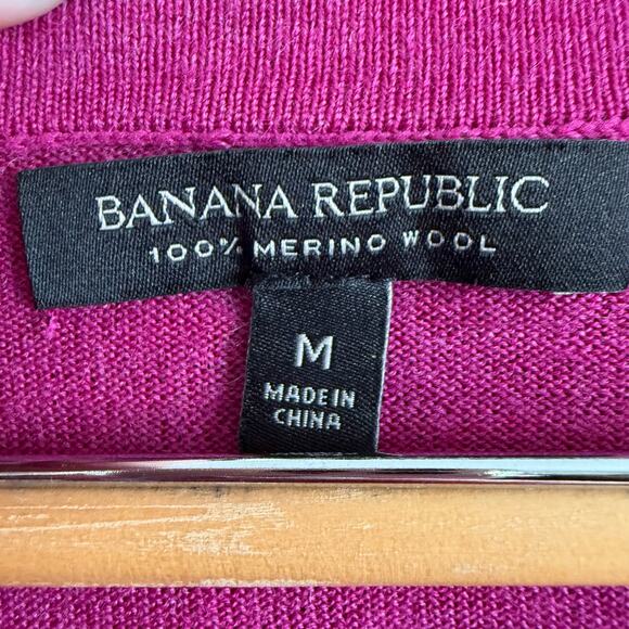 BANANA REPUBLIC | Magenta Purple 100% Merino Wool V Neck Sweater | Medium - Picture 3 of 7